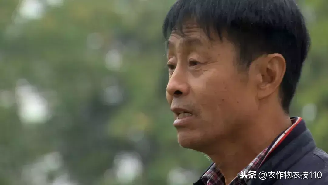 他是一个不善言谈被人质疑的人，搞养殖发家致富