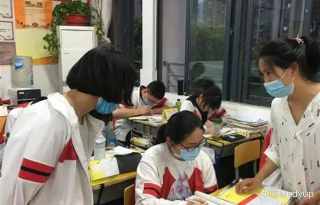 高中优秀学生经验分享_优质高中生学习经验_高考优秀学生经验分享