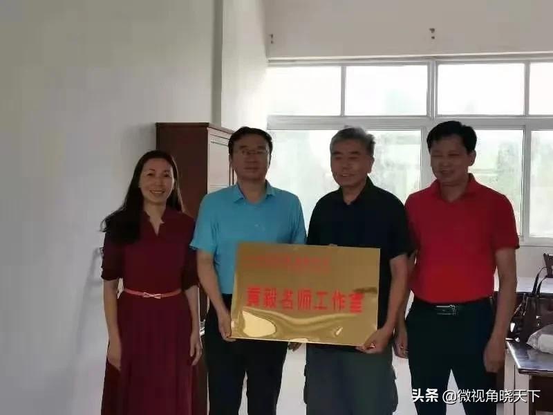 河南商城高中举行“黄毅名师工作室”揭牌仪式