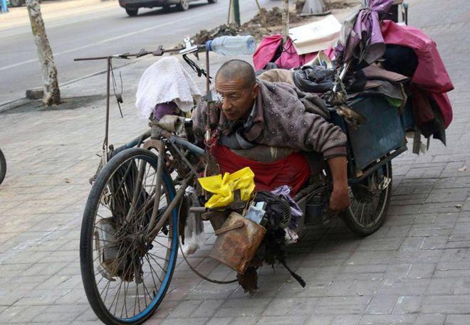 残疾人养殖什么挣钱_腿残疾人的致富项目_腿部残疾养殖致富