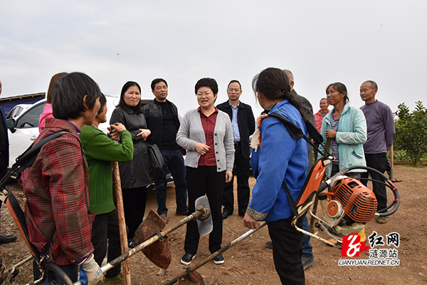 谢学龙到石马山镇调研重点项目建设和脱贫攻坚