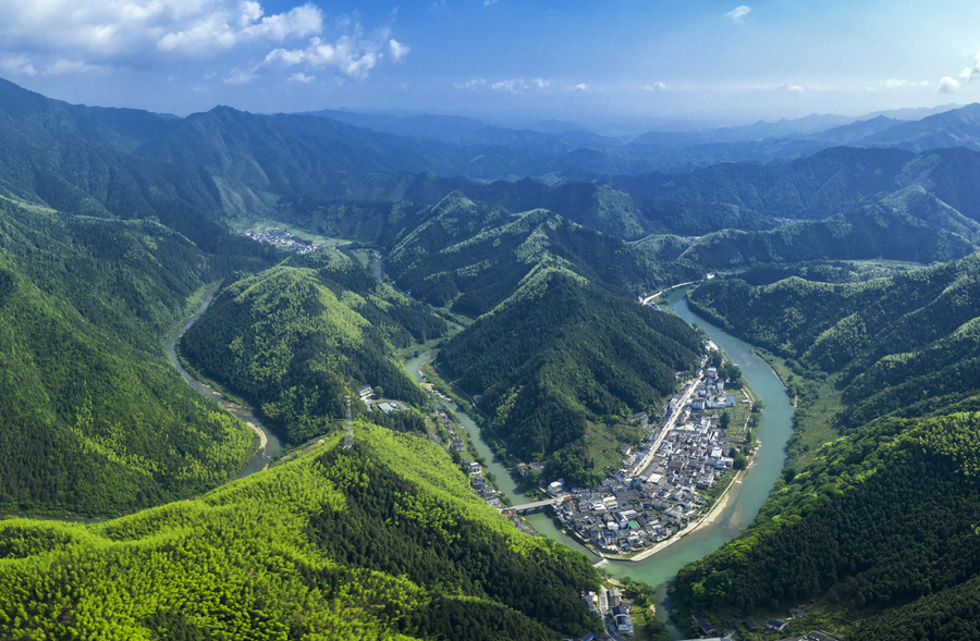 致富经山泉水养殖鱼视频_致富泉水养殖鱼好吗_泉水鱼养殖致富