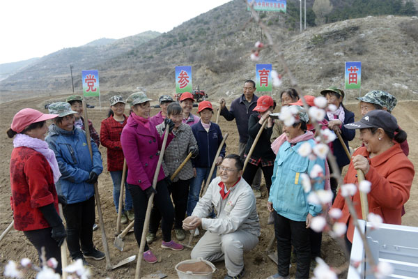 握住中药产业藤 走出贫困“沼泽地”