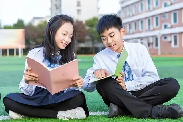 “普通班鸡头和尖子班凤尾”的差异很大吗？学生的回答非常现实！