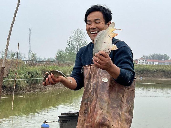 养殖草鱼赚钱吗_致富经养草鱼致富视频_致富经养草鱼