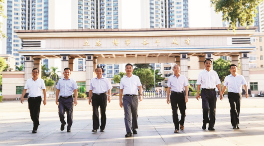 高中学生经验分享发言稿_优质高中学习经验_高中优秀学生经验分享