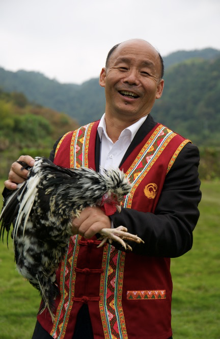 中国最大贵妃鸡数字化基地完工，打开手机看“贵妃”漫山坡