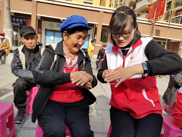 云南农民种植致富树_云南农村种植什么树木致富快_云南种树