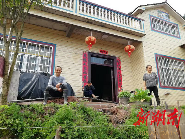 苗乡驻村拔穷根