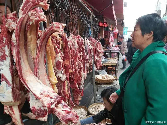 致富经肉牛养殖场的视频_关于卖牛肉致富经_牛肉贩子一年挣一百万