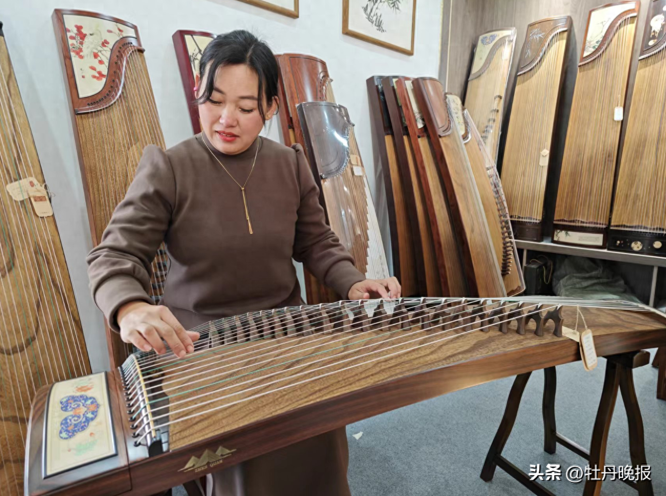 筝音悠扬草莓飘香，菏泽这个村子“好戏连台”