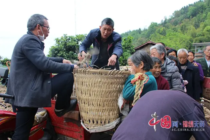 射洪市就业创业促进中心：小家禽养殖助贫困户脱贫致富