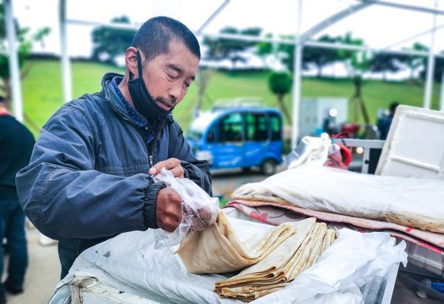 豆皮加工致富经六口大锅_致富加工大锅口豆皮怎么样_转锅摊豆皮