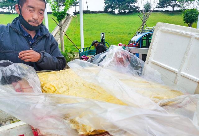 致富加工大锅口豆皮怎么样_转锅摊豆皮_豆皮加工致富经六口大锅