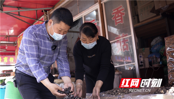包子一年能赚多少钱_致富经一天50万个包子_包子致富一天挣多少钱