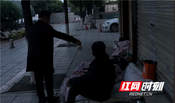 包子致富一天挣多少钱_包子一年能赚多少钱_致富经一天50万个包子