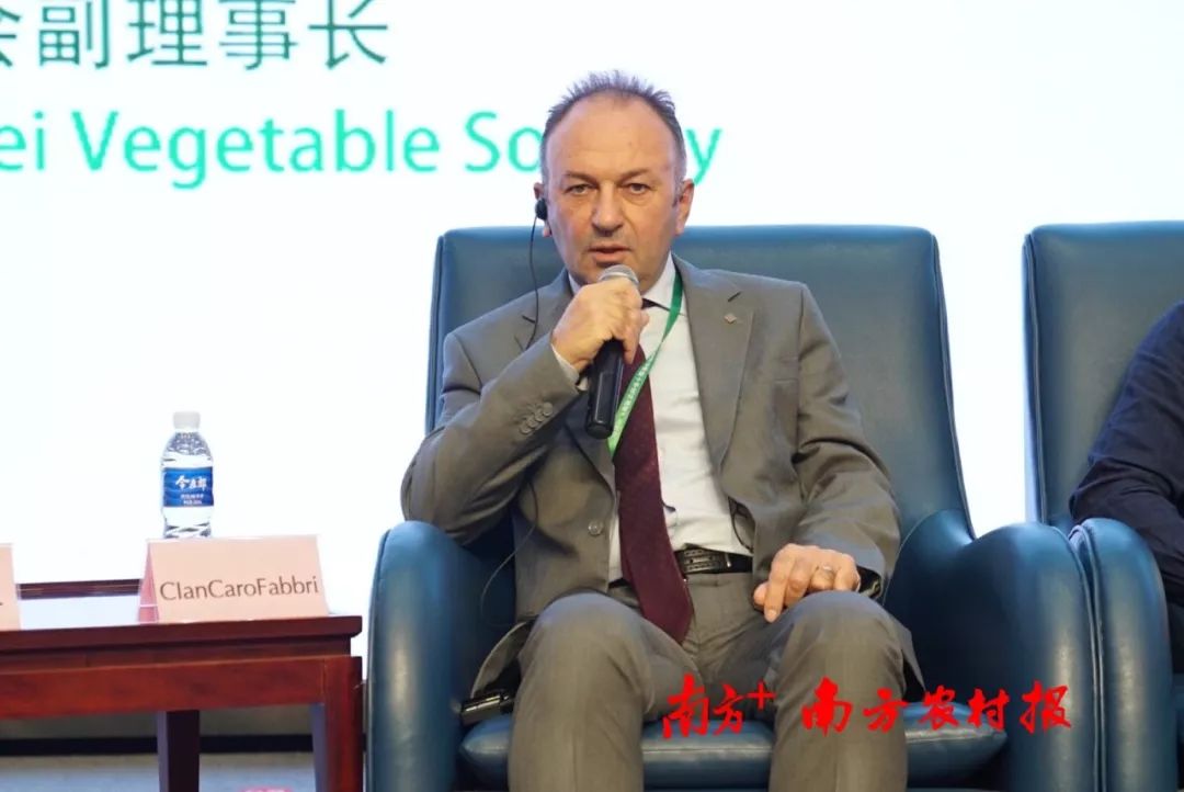 致富经李海林视频_致富经李海林用沙子养猪_致富经阳海林