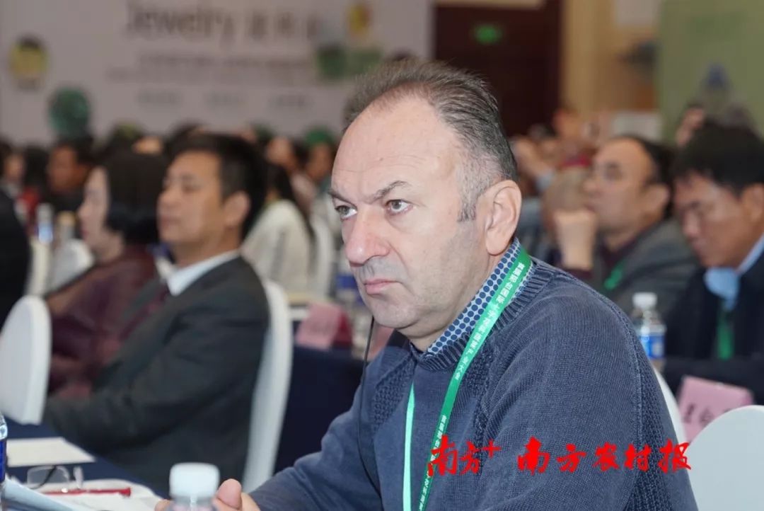 致富经李海林用沙子养猪_致富经李海林视频_致富经阳海林