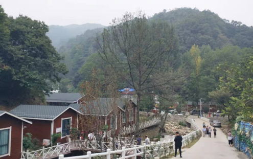 从深山贫困村到旅游特色村，鲁山花园沟村民靠民宿走上致富路