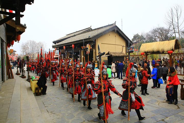 致富经鸽子养殖视频_致富经观赏养鸽视频_致富经观赏鸽养殖视频