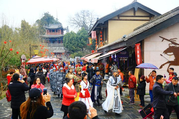 致富经鸽子养殖视频_致富经观赏养鸽视频_致富经观赏鸽养殖视频