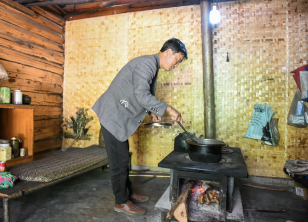 致富经报道了靠一把草赚钱_致富一肖_致富致富