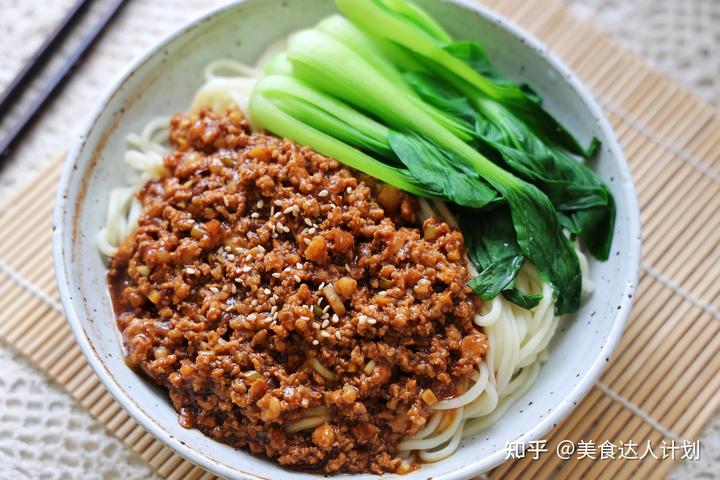 老头酱肘子酱猪蹄视频_土家酱香饼酱的做法视频_致富经鱼肉酱视频