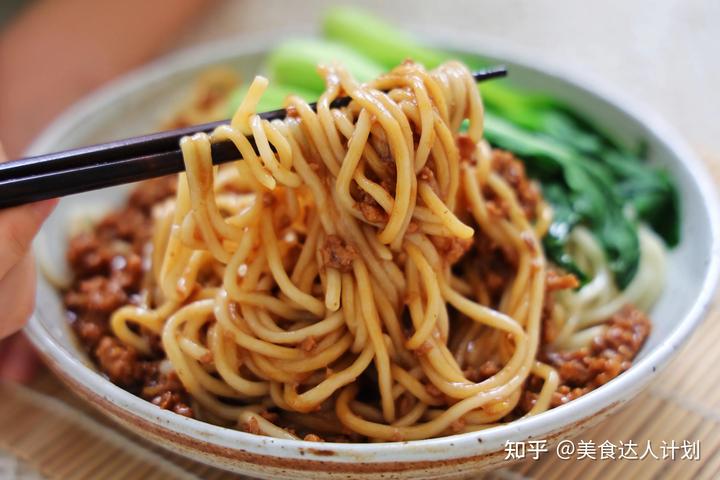 老头酱肘子酱猪蹄视频_土家酱香饼酱的做法视频_致富经鱼肉酱视频