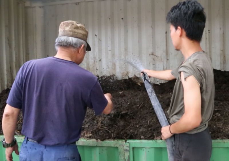 稻草制碳_稻草灰炭致富经_稻草制炭机