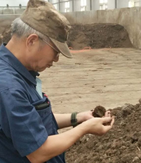 稻草制炭机_稻草制碳_稻草灰炭致富经