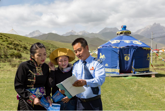 荒山致富项目_小农民承包荒山种水果_荒滩种植致富果