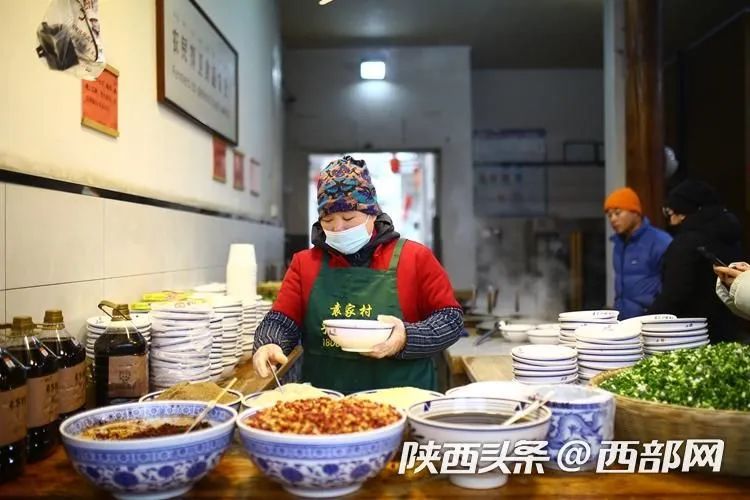 致富经小吃餐饮的所有视频_致富经味道的财富(2)_致富经美味的财富