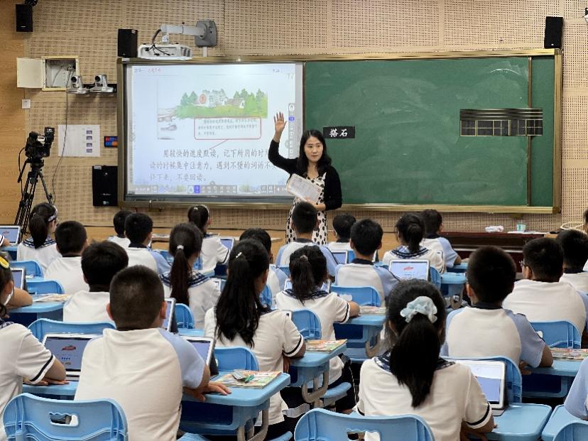 构建深度学习课堂，聚力学生核心素养——用“金陵微校”平台优化小学语文教学_html_m5d66c0f.jpg