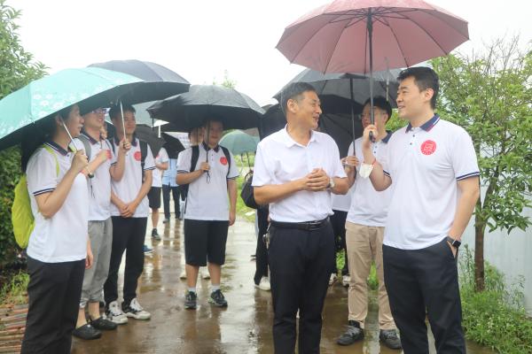 水蛭养殖技术基地_水蛭养殖厂家_致富经水蛭养殖基地