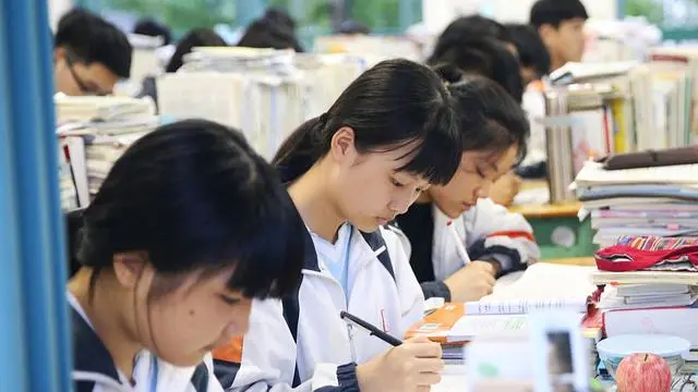 高考优秀学生经验分享_优质高中生学习经验_高中学校经验分享