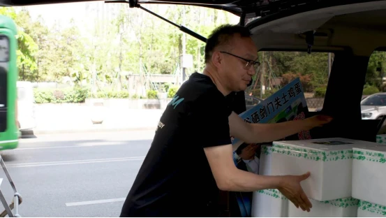 广东梅州养鸡合作社_梅州土鸡养殖致富_致富养殖梅州土鸡