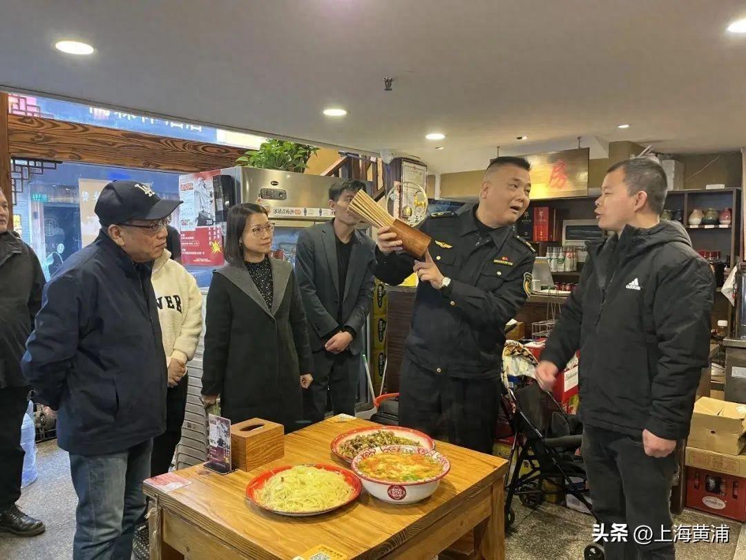 主题教育丨“商圈议事会”变成一堂“食品安全公开课”