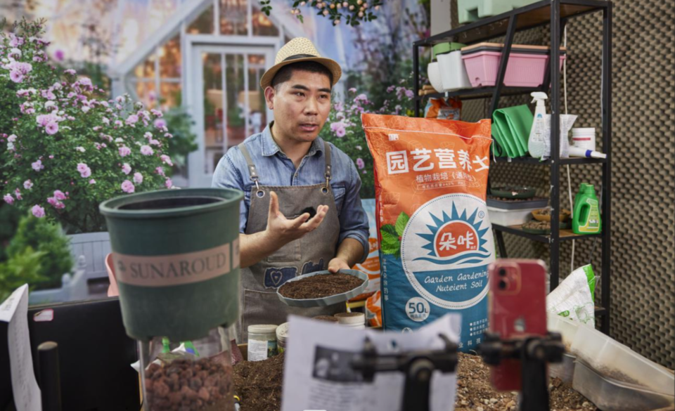 发酵鸡粪技术_致富经鸡粪发酵视频_鸡粪发酵设备视频演示