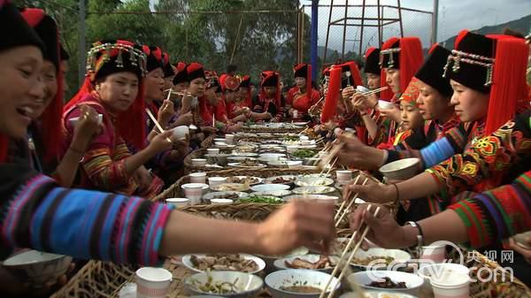 [致富经]她要全村男人都回乡(20150120)