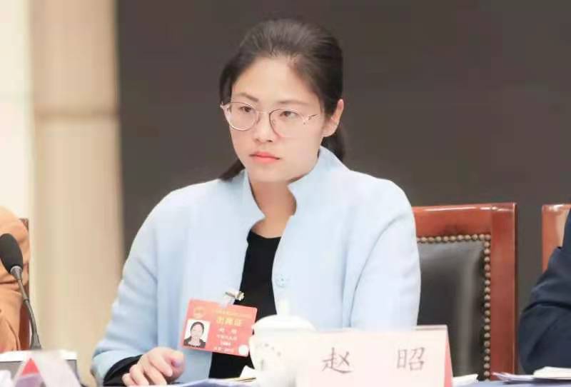 美丽的女牛倌带富众乡亲