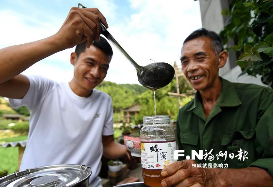 致富达人养蜂号月收入多少_9月8号的致富经养蜂达人_致富经养蜂视频播放