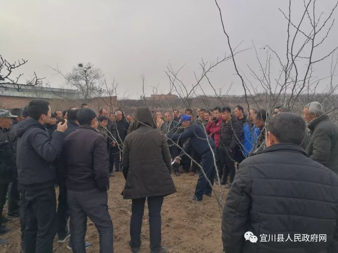 秋林镇组织贫困村群众赴韩城市考察学习花椒种植管理技术和经验