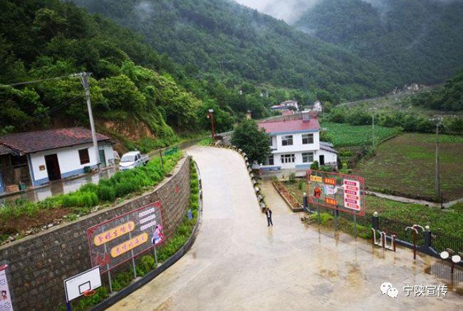 花石养殖业领先致富带头人_花石鲫百度百科_什么是花石头