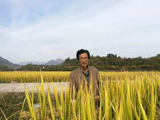 科技苑中药养鸡技术视频全集_致富经中药养鸡视频_中药养鸡致富故事视频