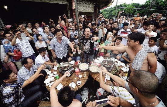 致富经养肉狗致富故事_狗肉馆赚钱吗_开狗肉馆致富经