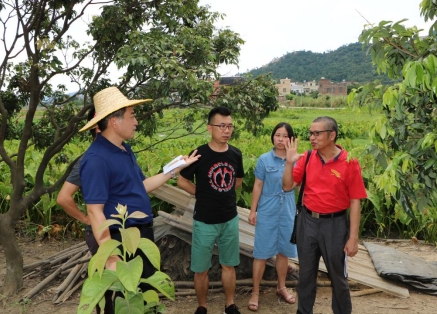 帮助村民解决畜禽养殖问题，带动村民增收致富