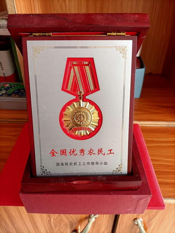 贫困山乡种植致富_贫困村致富_山区农村致富