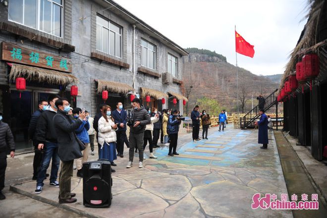 脱贫攻坚看山东：葫芦上雕出“福禄”经!特色旅游趟出村民脱贫致富路