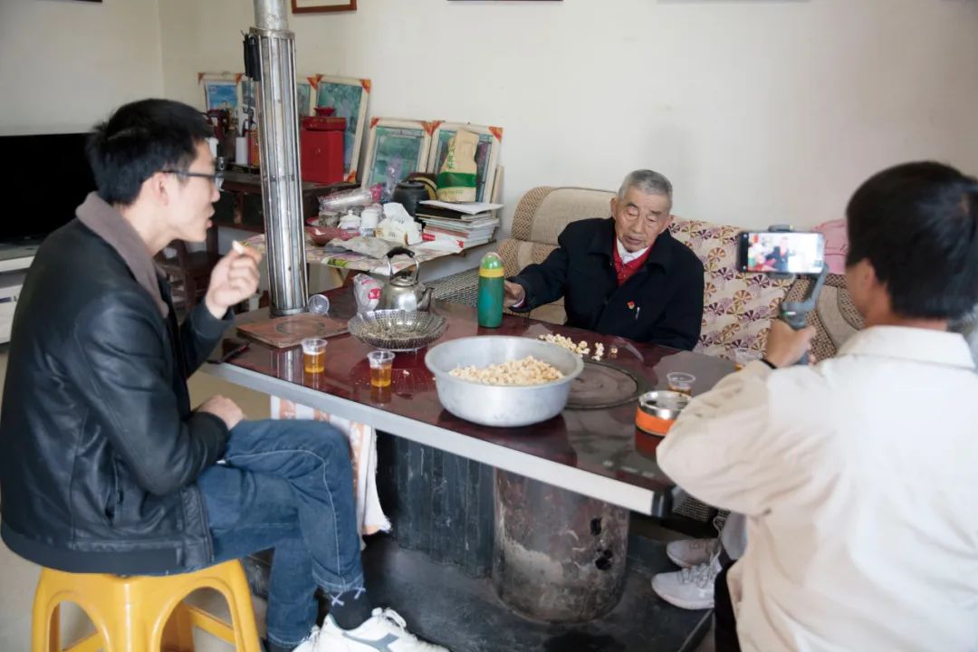 致富经吃草的猪_致富经牧草养猪的视频_致富经吃草的猪视频