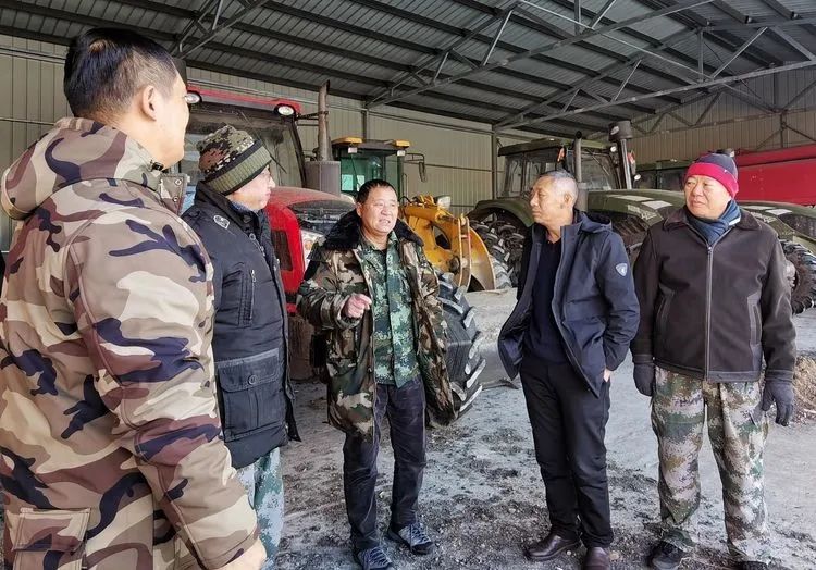 靠山养殖什么比较好_靠山种植致富项目_大山种出致富草